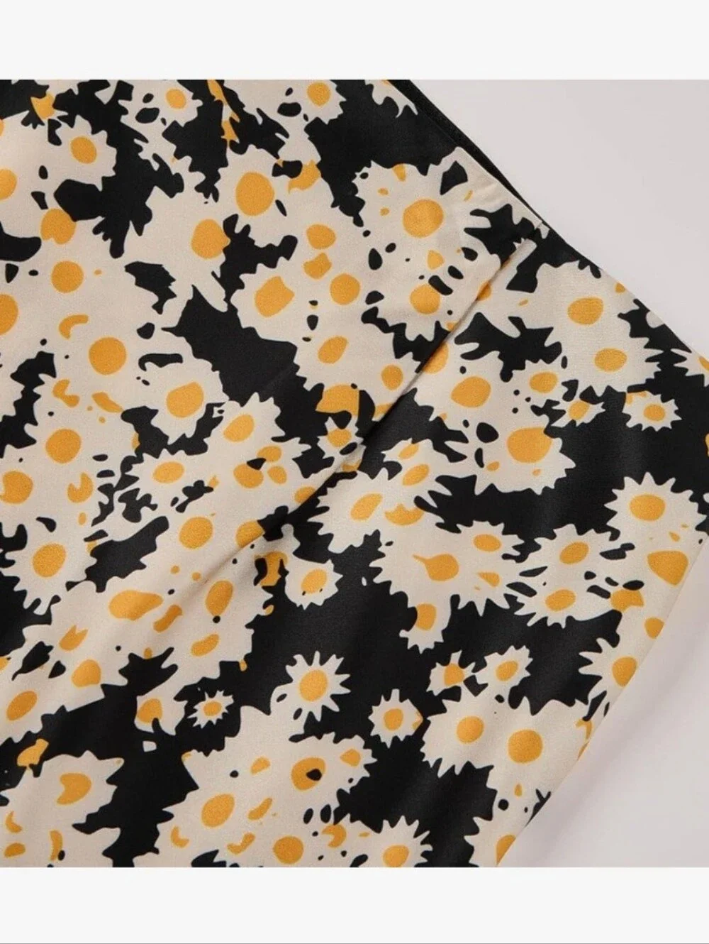 Floral Daisy Print Satin Midi Skirt - Size XL - Black & Yellow - Picture 3 of 9